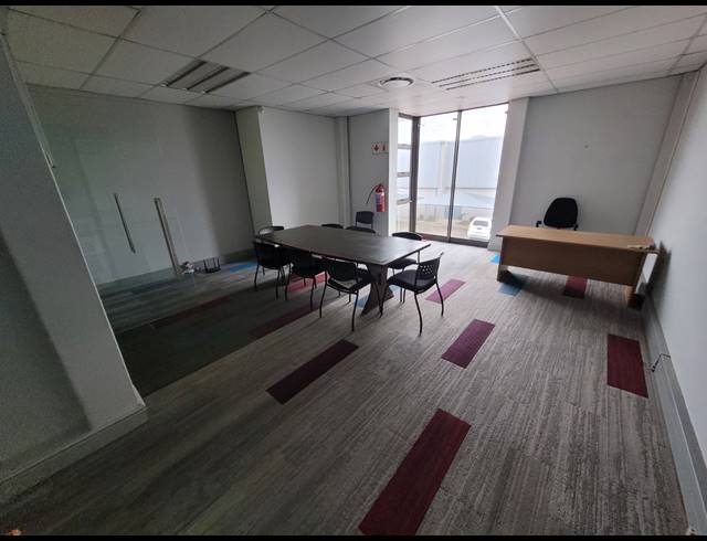 302M² WAREHOUSE TO LET IN STIKLAND INDUSTRIAL